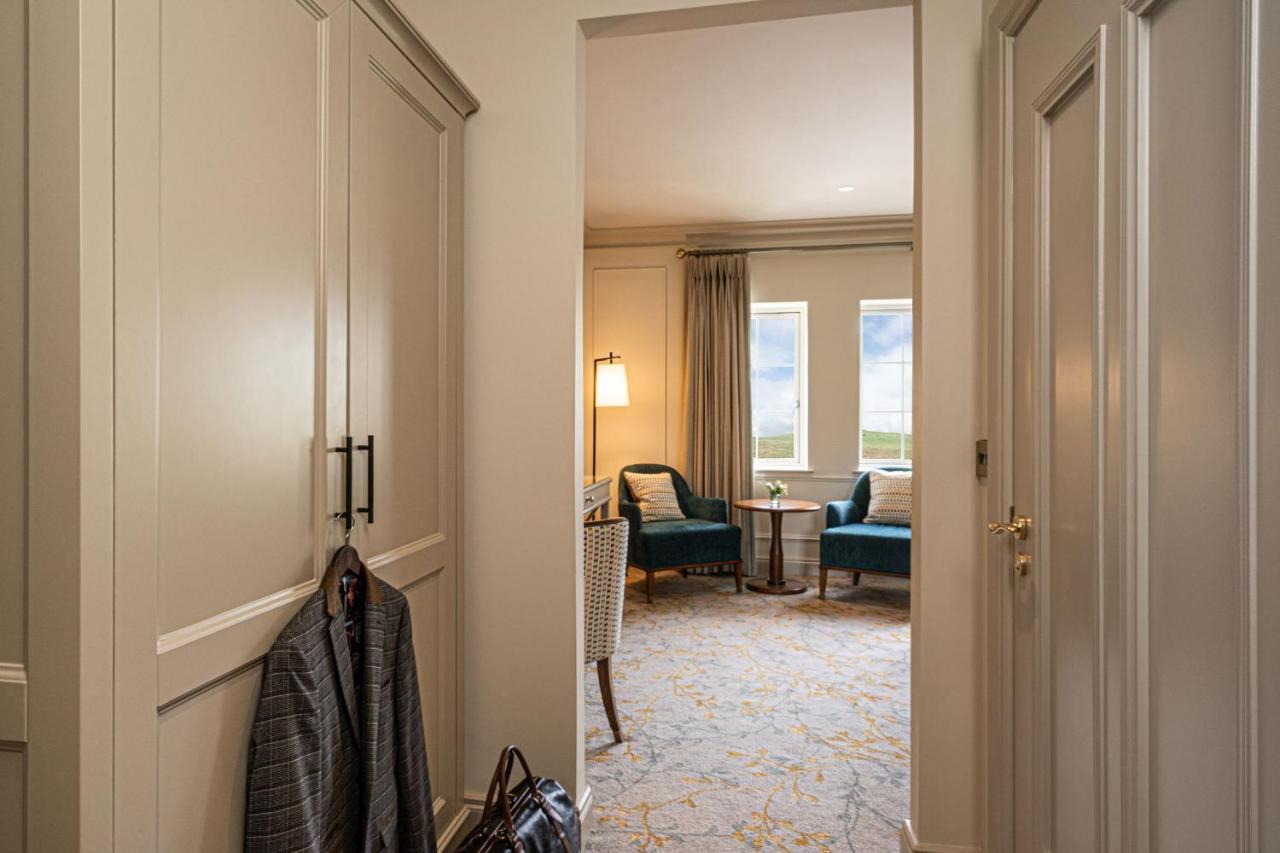 Lough Erne Resort Enniskillen Bagian luar foto A guest room at The Ivy Hotel